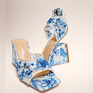 Betsey Johnson!!! ROO BLUE FLORAL Heels